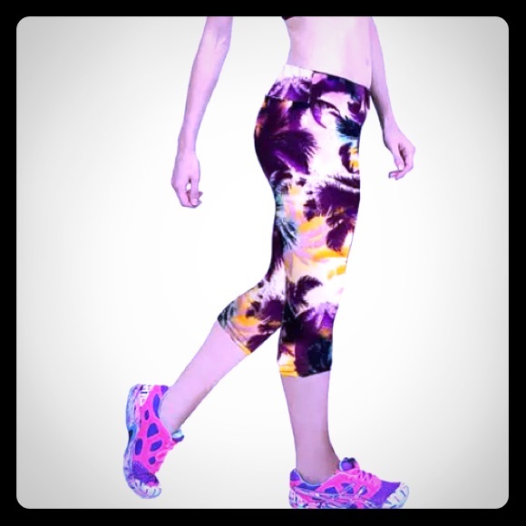 High Waist Capris Leggings - Picture 2 of 7